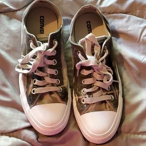 Like new tie dye converse